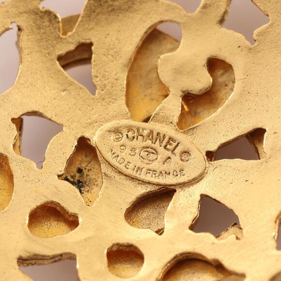 CHANEL Gold Logo Brooch main image 3